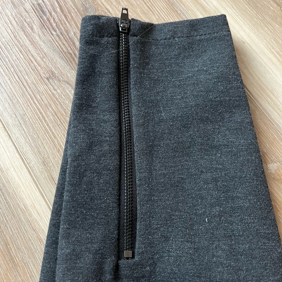 Quality riding style grey leggings. High waist flattering fit. Size M. - Picture 2 of 5